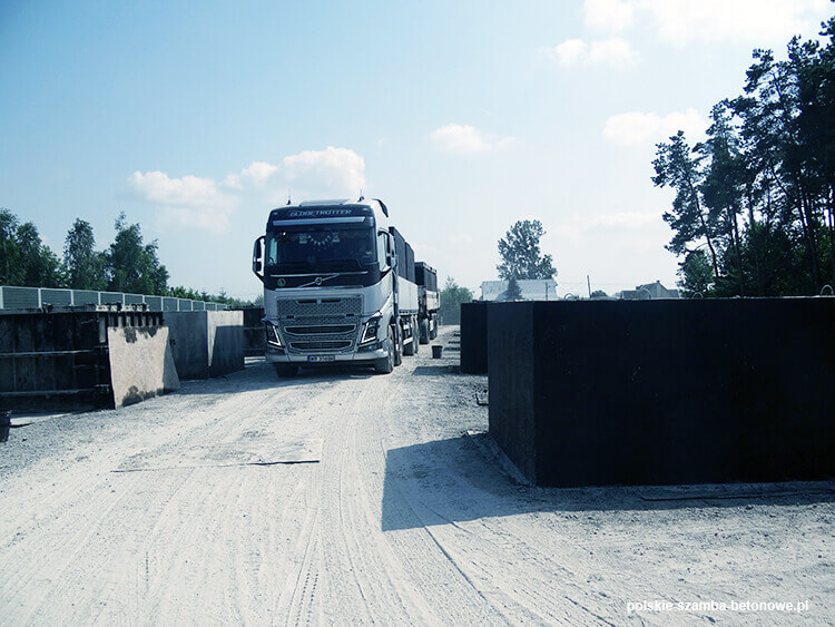 Transport szamb betonowych  w Blachowni